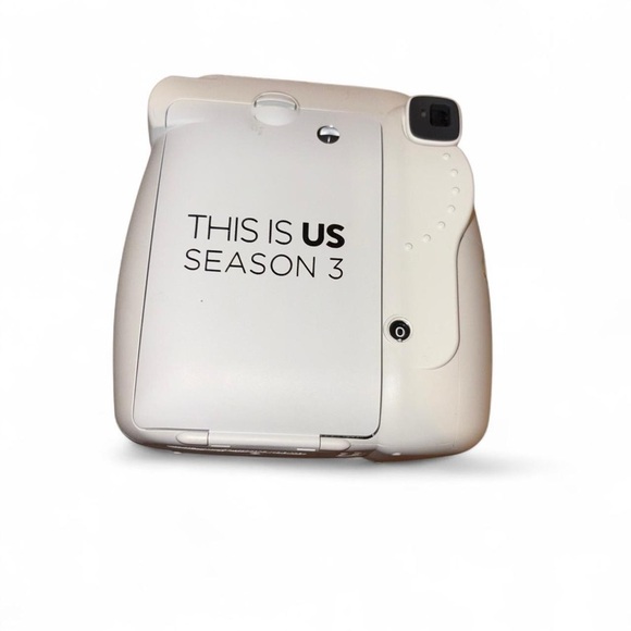 tv show this is us crew Fujifilm Instax Mini 9 Instant Camera - White - Picture 2 of 7